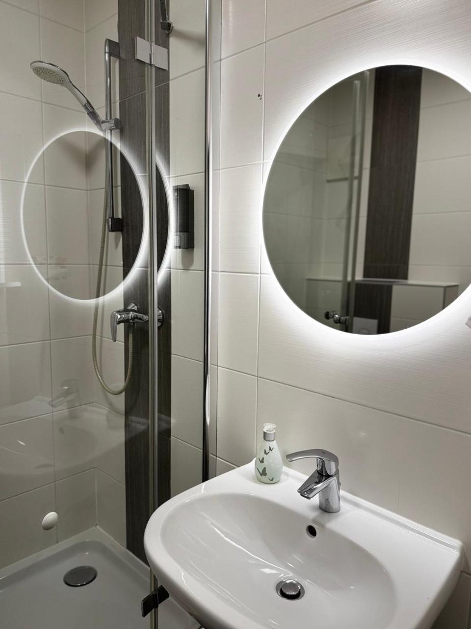 Terrace By Bestchoice - Free Parking - Self Check-In Graz Esterno foto